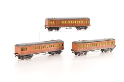 Lot 468 - Hornby 0 Gauge Metropolitan Coaches (3)