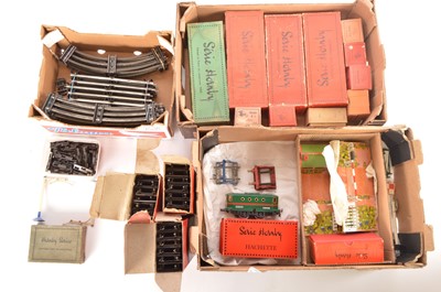Lot 470 - French Hornby 0 Gauge Railway Accessories (12)