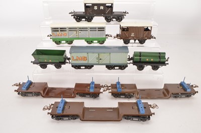 Lot 473 - Hornby 0 Gauge mixed group of rolling stock (9)
