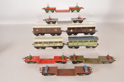 Lot 474 - Hornby 0 Gauge mixed group of rolling stock (9)