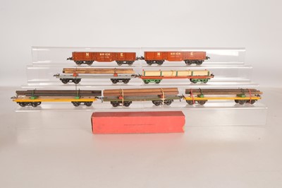 Lot 490 - Hornby 0 Gauge group of Bogie wagons (7)