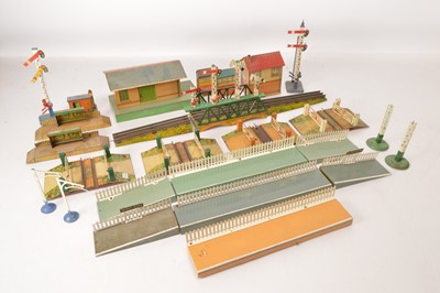 Lot 510 - Hornby 0 Gauge group of Railway accessories (23)