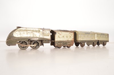 Lot 512 - Hornby 0 Gauge No.0 Streamline LNER Silver Link Set