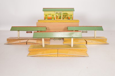 Lot 536 - Hornby 0 Gauge group of Post war Railway accessories (4)