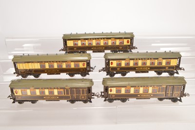 Lot 551 - Hornby 0 Gauge No.2 Pullman Coaches (5)