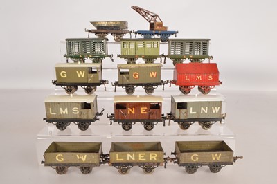 Lot 554 - Hornby 0 Gauge Mixed Group Of Wagons (14)