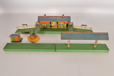 Lot 559 - Hornby 0 Gauge Railway Accessories (5)