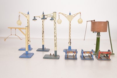 Lot 566 - Hornby 0 Gauge Electric Trackside Accessories (9)