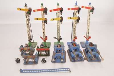 Lot 567 - Hornby 0 Gauge Electric Trackside Accessories (11)