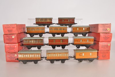 Lot 572 - Hornby 0 Gauge No.1 Pre & Post War Passenger Coaches & Guards Vans (11)