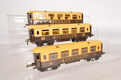 Lot 593 - Hornby 0 Gauge Pre & Post-War Pullman Coaches (3)