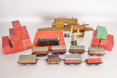 Lot 599 - Hornby 0 Gauge Pre & Post War Mixed Group Of Rolling Stock & Railway Accessories (28)