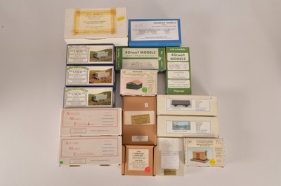 Lot 651 - Piercy/ Oldbury and other commercial manufacturers 0 Gauge Finescale wagon and other Kits (16 )
