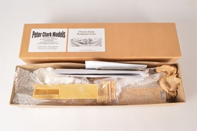 Lot 664 - An apparently unmade O Gauge 75 Tonne Diesel Breakdown Crane Kit by Peter Clark Models