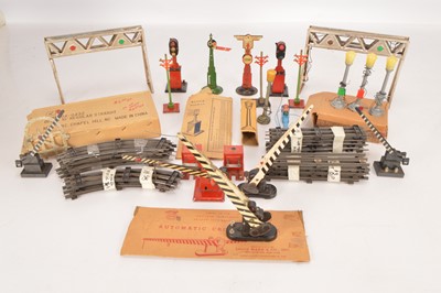 Lot 669 - Marx & Other Manufacturers 0 Gauge Railway Trackside Accessories (qty)