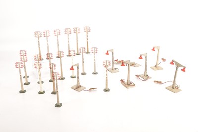Lot 689 - La Rapide 0 Gauge Railway accessories (26)