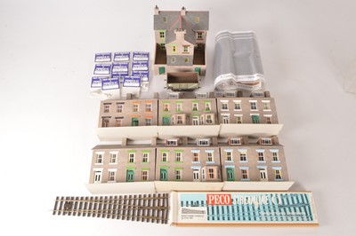 Lot 703 - Peco O Gauge Points with Scenic Accessories by various makers