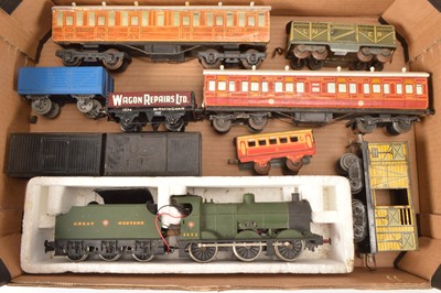 Lot 706 - Assorted O Gauge Items by various makers