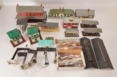 Lot 717 - American O Gauge Scenic Accessories by Lionel MTH and others (qty in 4 boxes)