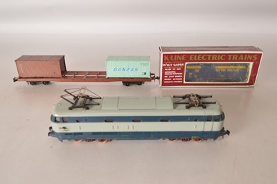 Lot 720 - Lima K-Line 0 gauge Locomotive and wagons (3)