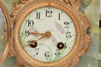 Lot 7 - An Art Deco period French mantle clock