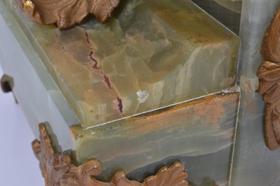 Lot 7 - An Art Deco period French mantle clock