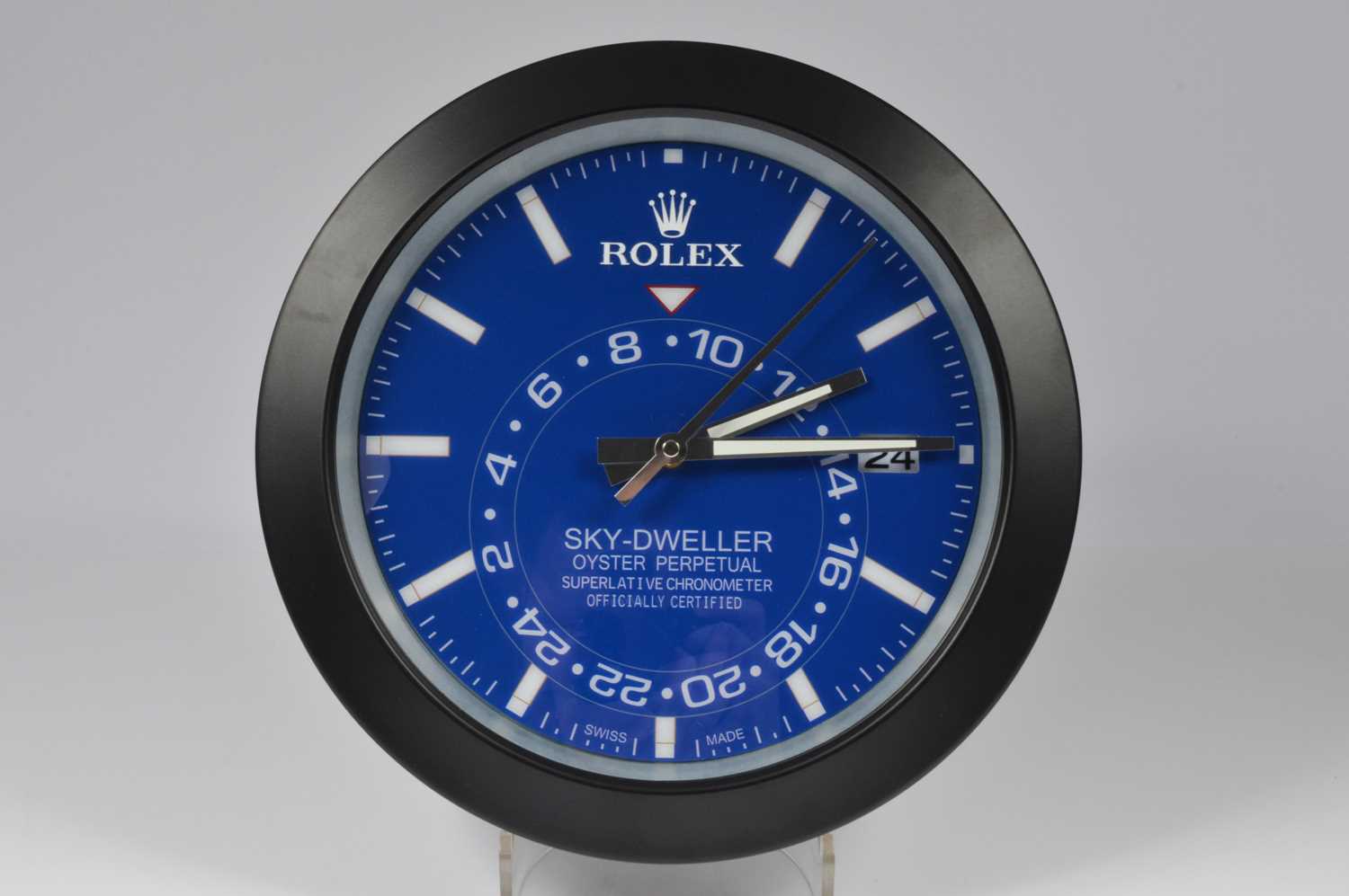 Lot 25 - A modern Watch Dealership style wall clock