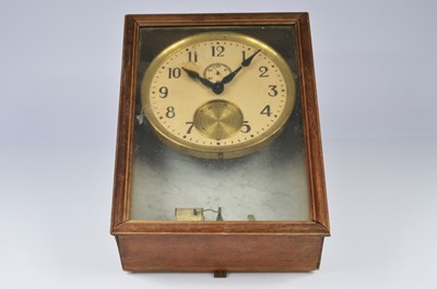 Lot 40 - An early 20th century electric wall clock
