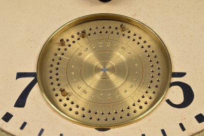 Lot 40 - An early 20th century electric wall clock