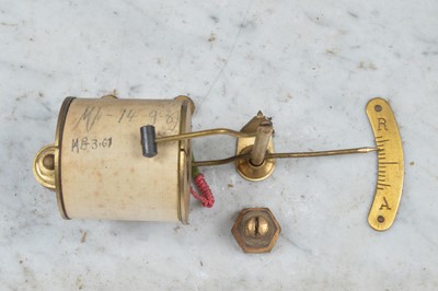 Lot 40 - An early 20th century electric wall clock