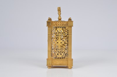 Lot 64 - A pretty early 20th century French brass carriage timepiece
