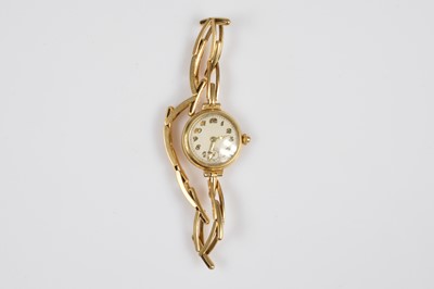 Lot 120 - A 1920s 18ct gold lady's manual wind wristwatch