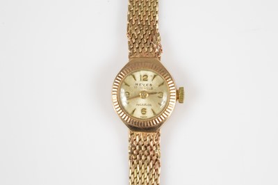 Lot 132 - A c1960s Reves manual wind 9ct gold lady's wristwatch