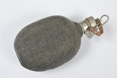 Lot 57 - A collection of military items