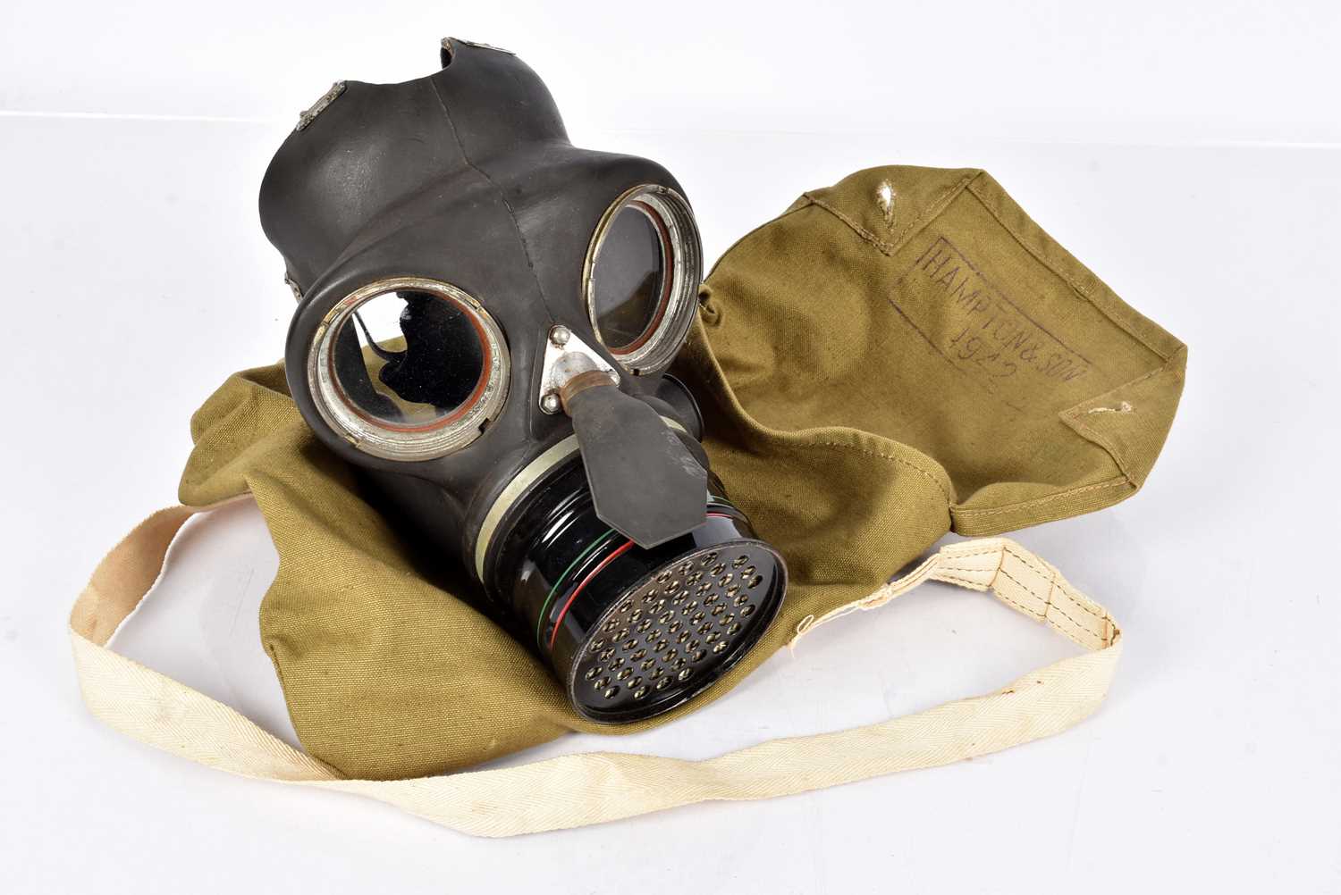 Lot 70 - A WWII British ARP/Civilian Service Gas Mask