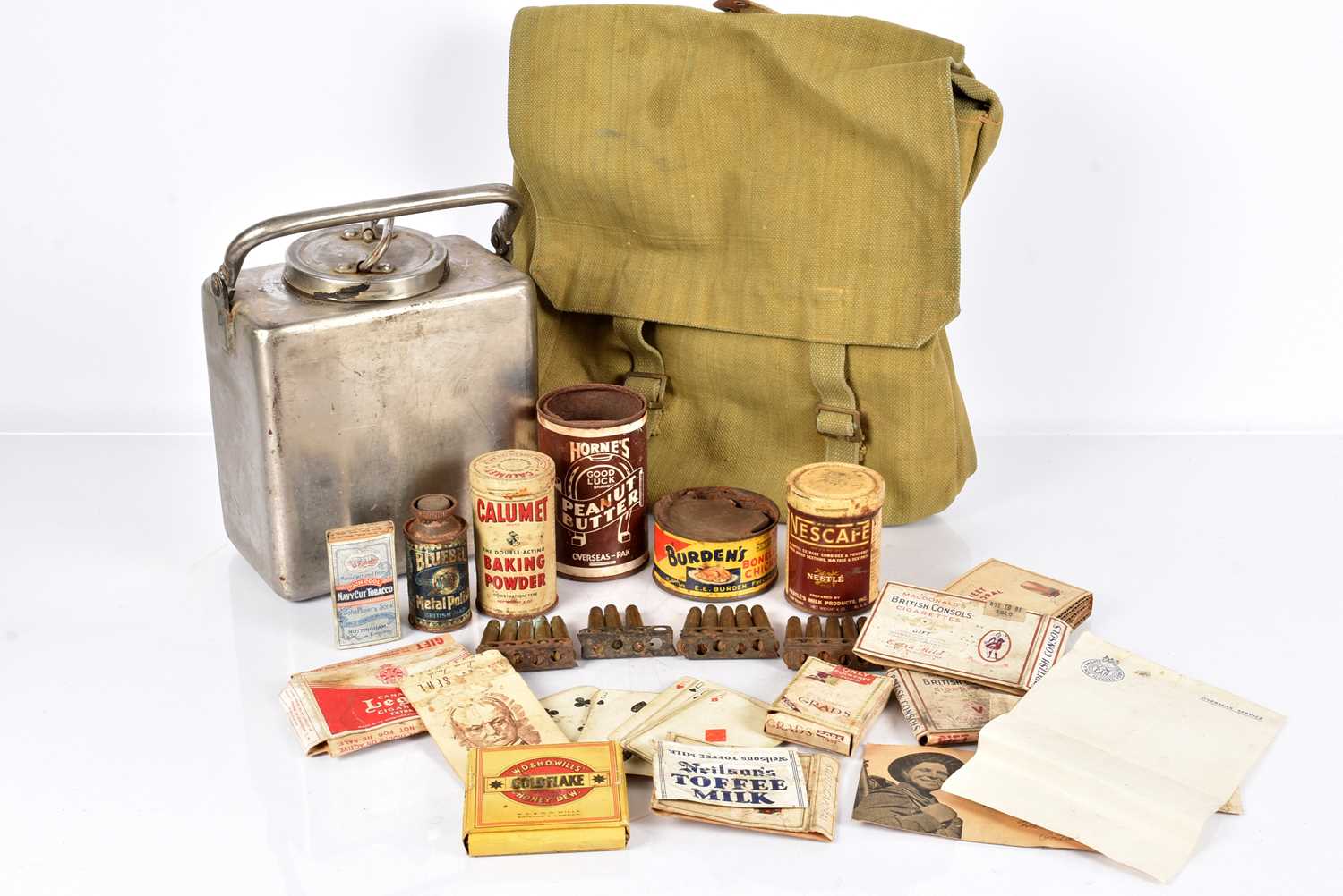 Lot 80 - A Collection of WWI and WWII items