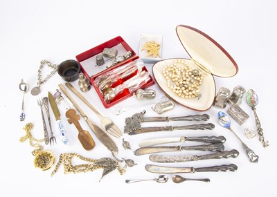 Lot 243 - A mixed lot