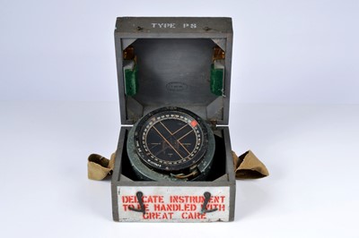 Lot 121 - A vintage Royal Air Force Type P8 aircraft compass