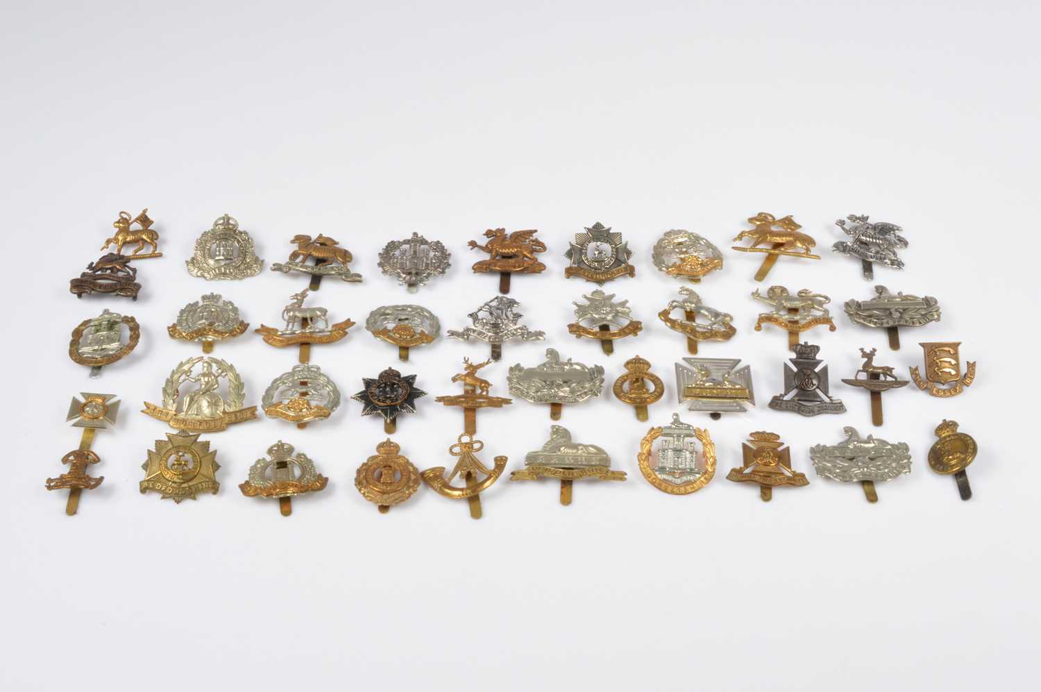 Lot 142 - A collection of British Cap Badges