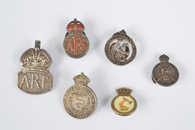 Lot 146 - A small selection of Silver and White Metal badges