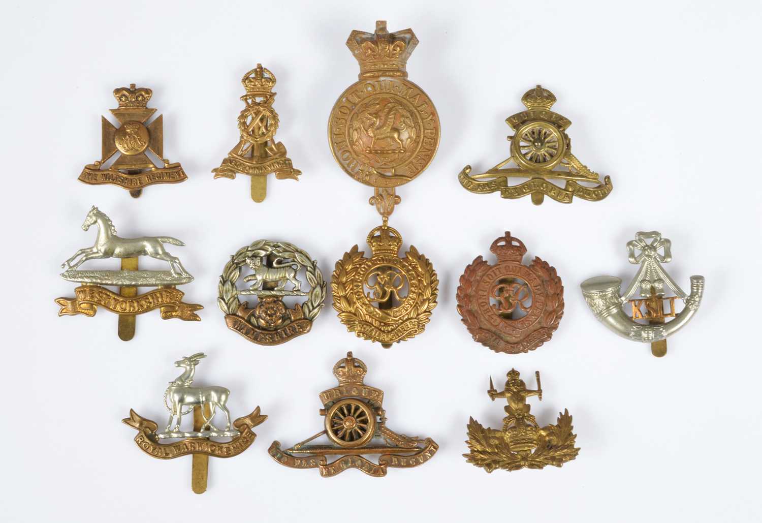 Lot 148 - A Victorian Welsh Regiment Glengarry badge