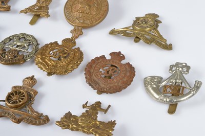 Lot 148 - A Victorian Welsh Regiment Glengarry badge