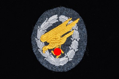 Lot 182 - A German Luftwaffe Parachutists Cloth Badge
