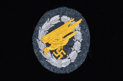 Lot 182 - A German Luftwaffe Parachutists Cloth Badge