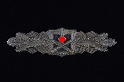 Lot 197 - A German Army/Waffen SS Close Combat Clasp