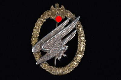 Lot 199 - A German Heer/Army Paratrooper Badge