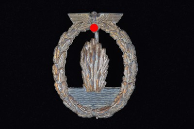 Lot 203 - A Kreigsmarine Minesweeper War Badge