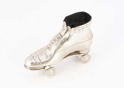 Lot 257 - An Edwardian silver novelty pin cushion by Crisford & Norris