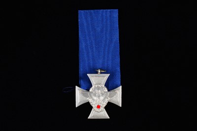 Lot 249 - A German Third Reich Police 18 Year Long Service medal