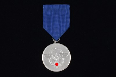 Lot 252 - A German Third Reich Police 8 Year Long Service Medal